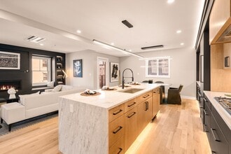 71 Greenough St, Unit 2 in Brookline, MA - Building Photo - Building Photo
