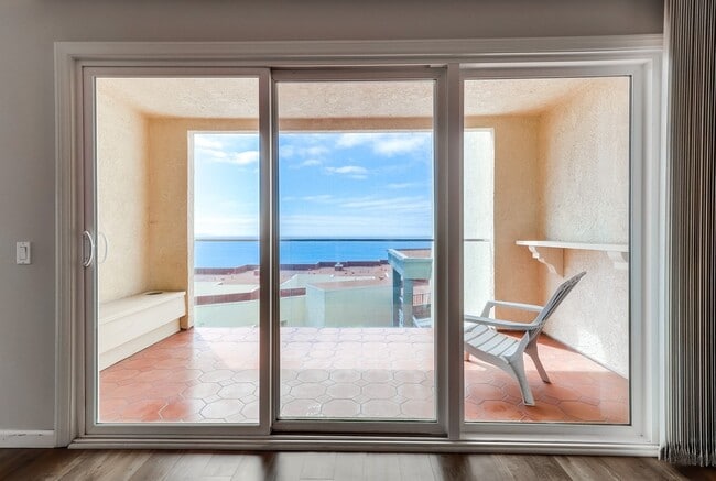 3200 La Rotonda Dr in Rancho Palos Verdes, CA - Building Photo - Building Photo