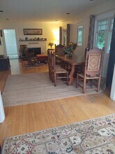 9727 Lake Shore Blvd NE in Seattle, WA - Building Photo - Building Photo