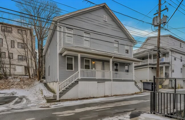 609 Moir Ct, Unit APARTMENT 3 in Scranton, PA - Foto de edificio - Building Photo