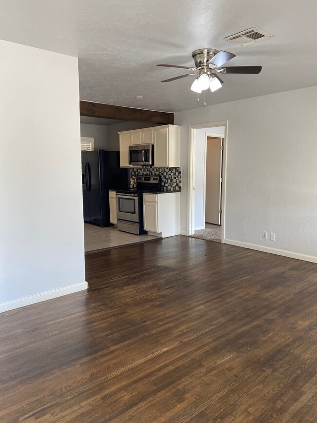 2264 Downing St in The Village, OK - Building Photo - Building Photo