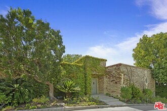 1634 Gilcrest Dr in Beverly Hills, CA - Building Photo - Building Photo