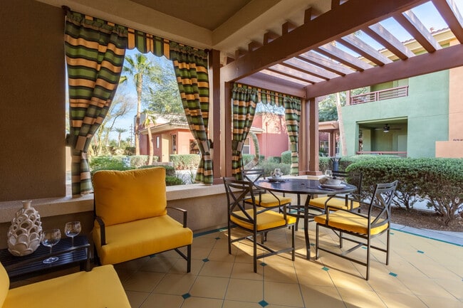 Villaggio at La Quinta in La Quinta, CA - Foto de edificio - Building Photo