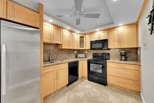525 N Ocean Blvd in Pompano Beach, FL - Building Photo