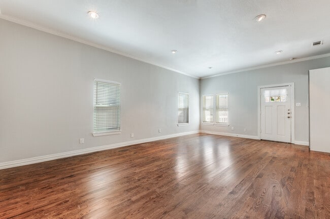 513 Melba St in Dallas, TX - Building Photo - Building Photo