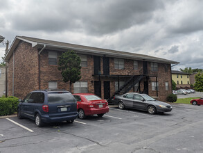 Gate Manor II in Knoxville, TN - Foto de edificio - Primary Photo