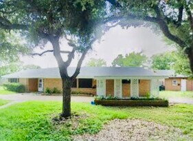4901 Timber Ln in Rosenberg, TX - Building Photo