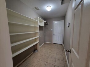 2734 Trinity Glen Ln in Houston, TX - Building Photo - Building Photo