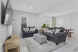 14 Center St in Sea Bright, NJ - Building Photo - Building Photo