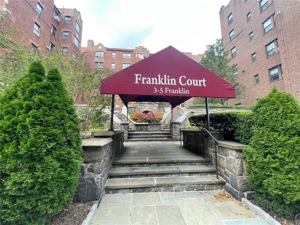 3 Franklin Ave in White Plains, NY - Building Photo