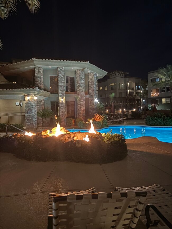 5450 E Deer Valley Dr, Unit TOSCANA condominiums in Phoenix, AZ - Foto de edificio - Building Photo