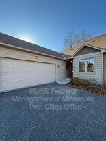 645 Sullivan Dr NE in Minneapolis, MN - Building Photo