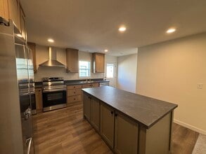 1512 Agape Way in Grants Pass, OR - Building Photo - Building Photo