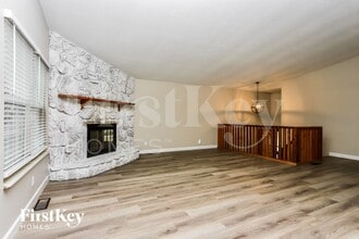 855 Windemere Ave in Des Peres, MO - Foto de edificio - Building Photo