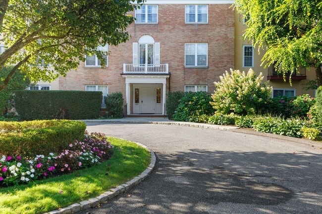 property at 140 Field Point Rd