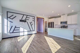 7348 N Decatur Blvd-Unit -Unit 1 in North Las Vegas, NV - Building Photo - Building Photo