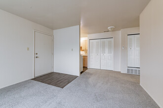 Irish Hills Apartments in South Bend, IN - Building Photo - Interior Photo