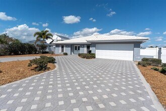 7 Island Dr in Treasure Island, FL - Building Photo - Building Photo