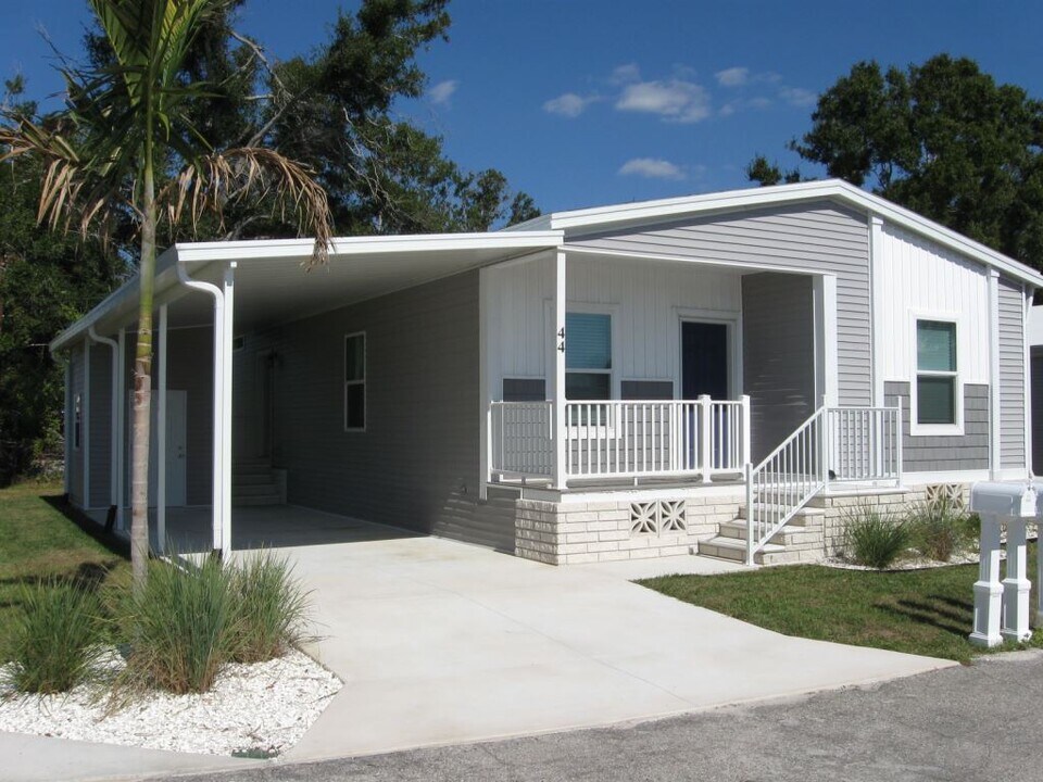 44 Orange Blossom St in Nokomis, FL - Building Photo