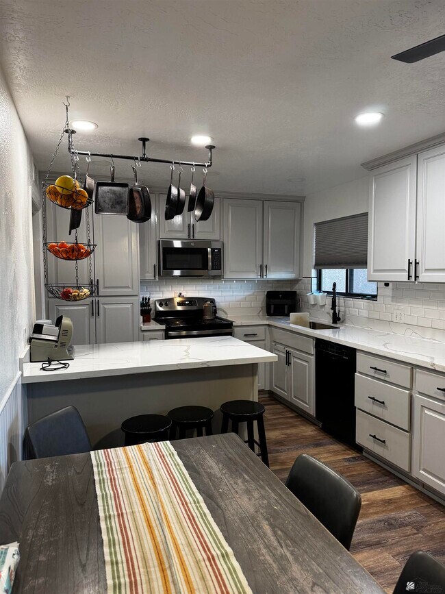 2490 W Yowell Ct in Yuma, AZ - Building Photo - Building Photo