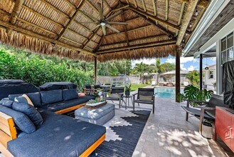 226 Norfolk Rd in Jupiter, FL - Building Photo - Building Photo