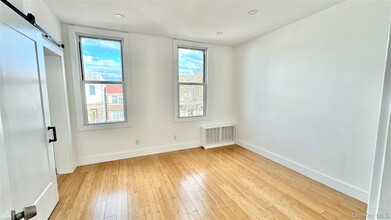 68-52 76th St in Queens, NY - Building Photo - Building Photo