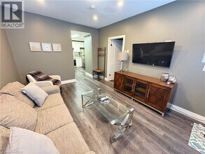 212 Rosslyn Ave N in Hamilton, ON - Building Photo - Building Photo