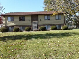 4498 S Van Vleet Rd in Swartz Creek, MI - Building Photo