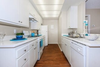 Sage Courtyard in Palm Springs, CA - Building Photo - Building Photo