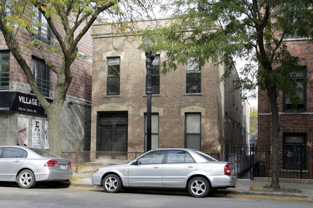 1114 W Taylor St in Chicago, IL - Foto de edificio