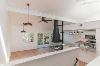 2200 Trailside Dr in Austin, TX - Building Photo - Building Photo