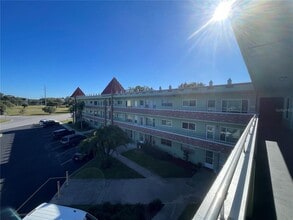 2359 Finlandia Ln in Clearwater, FL - Building Photo - Building Photo