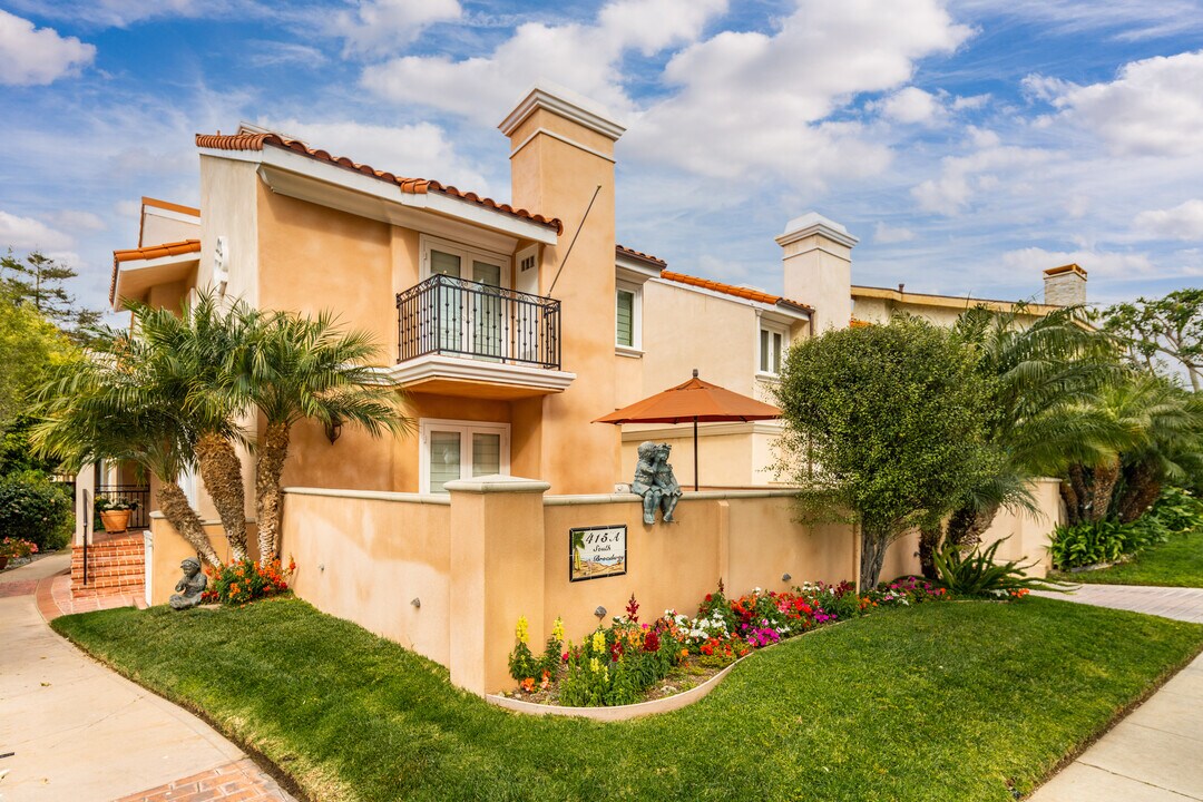 415 S Broadway in Redondo Beach, CA - Building Photo