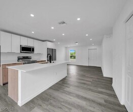 382 McArthur Blvd in Lehigh Acres, FL - Building Photo - Building Photo