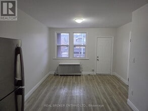 917 Main St E in Hamilton, ON - Building Photo - Building Photo