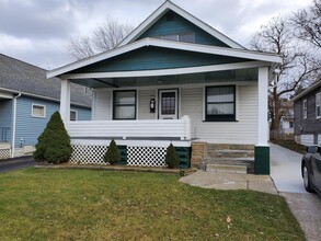 5567 Grasmere Ave in Maple Heights, OH - Building Photo - Building Photo