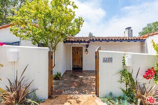 8754 Arlene Terrace in Los Angeles, CA - Building Photo