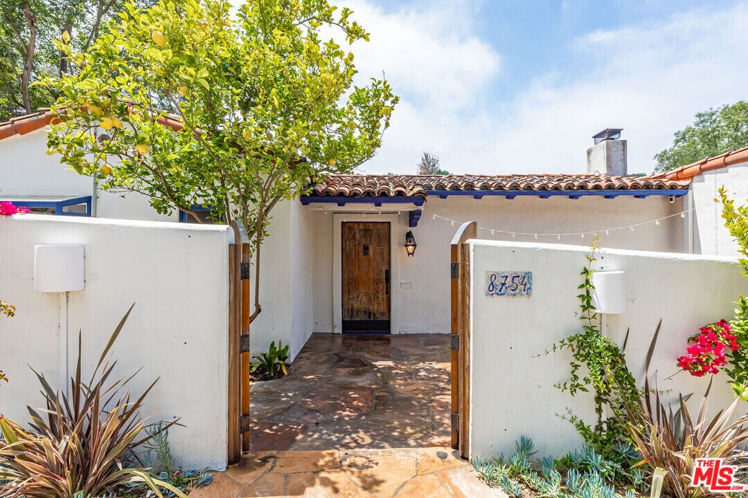 8754 Arlene Terrace in Los Angeles, CA - Building Photo