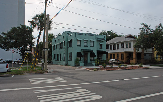 425 3rd St N in St. Petersburg, FL - Foto de edificio - Building Photo