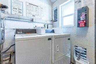 747 S New Hampshire in Los Angeles, CA - Building Photo - Interior Photo