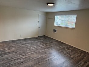 488 W N St in Springfield, OR - Building Photo - Building Photo