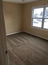 950 N Old Manor Rd in Wichita, KS - Foto de edificio - Building Photo