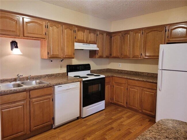 942 Wescott Trail-Unit -104 in Eagan, MN - Foto de edificio - Building Photo