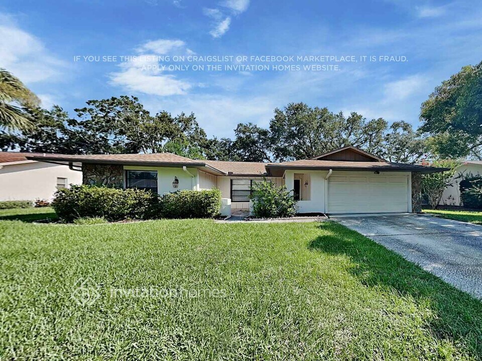 3032 Oak Hill Rd in Clearwater, FL - Foto de edificio