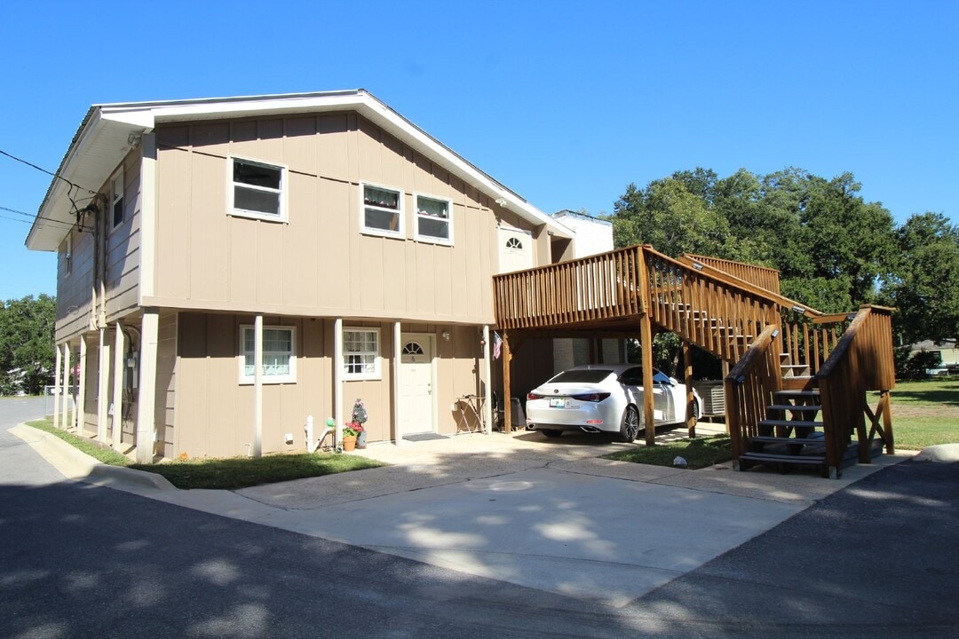 2435 E Johnson Ave in Pensacola, FL - Building Photo