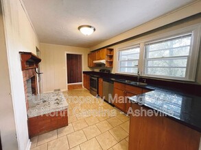 137 Holbrook Rd in Candler, NC - Building Photo - Building Photo