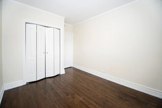 3643 N Hoyne Ave, Unit 3701 -2 in Chicago, IL - Foto de edificio - Building Photo