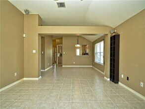 2321 Beckwood Trail in Round Rock, TX - Foto de edificio - Building Photo