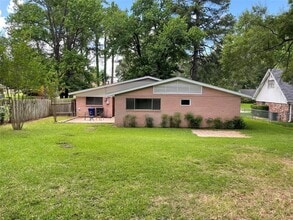 2705 Parham Dr in Shreveport, LA - Foto de edificio - Building Photo