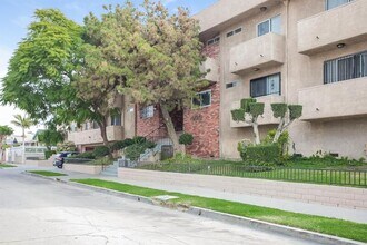 400 Serrano Ave in Los Angeles, CA - Building Photo - Building Photo